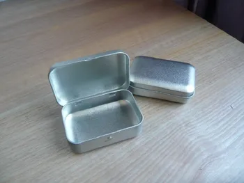 1 ШТ. Металлическая коробка из серебристой жести с откидной резинкой для хранения многоцелевого использования 7,5 *5,3 *2 см